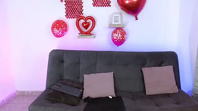 lucie petite online show from February 28, 2025, 6:20 pm