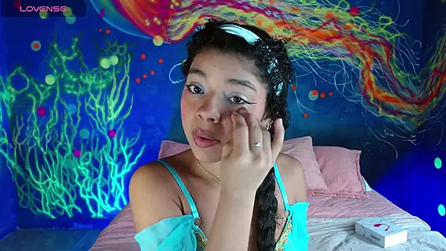 lucie petite online show from September 18, 2025, 6:21 pm