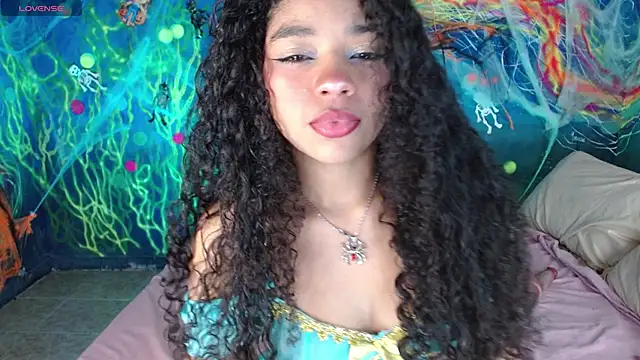 lucie petite online show from October 21, 2025, 11:05 pm