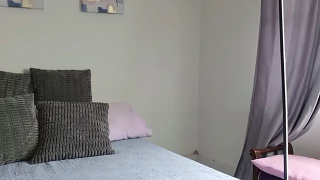 Snapshot of Andrewine89 chatting on February 1, 2026, 8:40 pm Andrewine89 online show from February 1, 2026, 8:40 pm