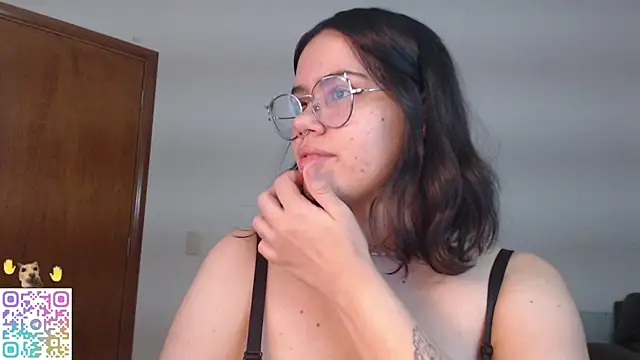 crystalll room online show from July 13, 2026, 3:31 am