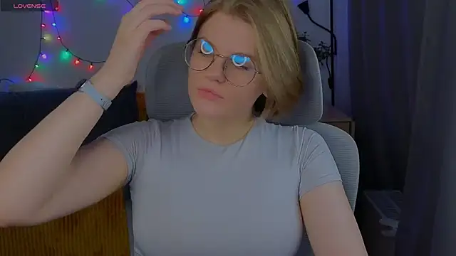  JessieVibes online show from November 12, 2025, 1:00 pm