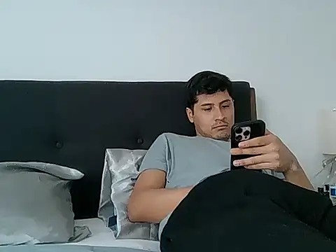 PerroDemonioHot online show from February 25, 2026, 10:08 pm