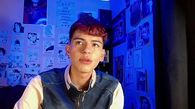 Snapshot of Mickey_Magic chatting on March 14, 2025, 12:21 am Mickey Magic online show from March 14, 2025, 12:21 am