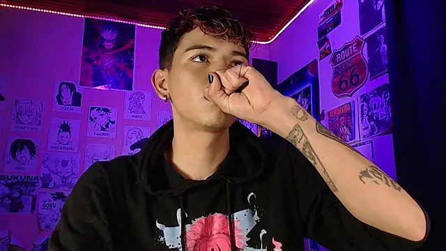 Snapshot of Mickey_Magic chatting on March 23, 2025, 6:05 am Mickey Magic online show from March 23, 2025, 6:05 am