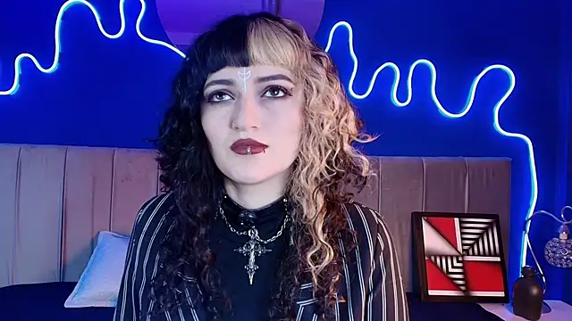 JeanneSabatier online show from May 30, 2026, 7:44 pm
