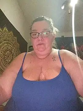 diosacurvy1984 online show from February 17, 2026, 10:49 pm