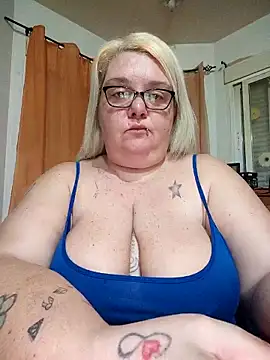 diosacurvy1984 online show from April 8, 2026, 7:41 am