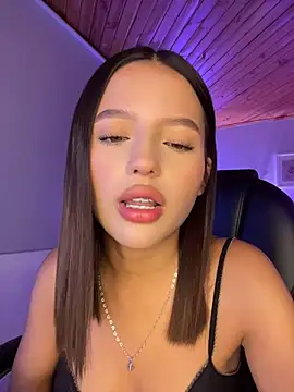Snapshot of Sofia18_pinkk chatting on July 2, 2026, 3:23 am Sofia18 pinkk online show from July 2, 2026, 3:23 am