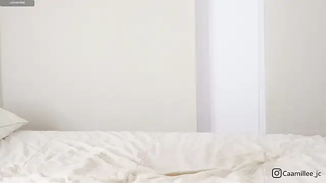 caamillee  online show from February 25, 2026, 1:26 am