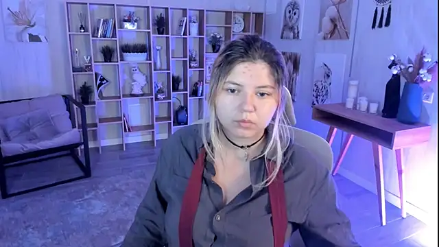 DiaAngell online show from September 25, 2025, 8:23 pm