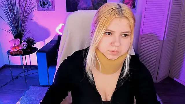 DiaAngell online show from November 26, 2025, 6:42 pm