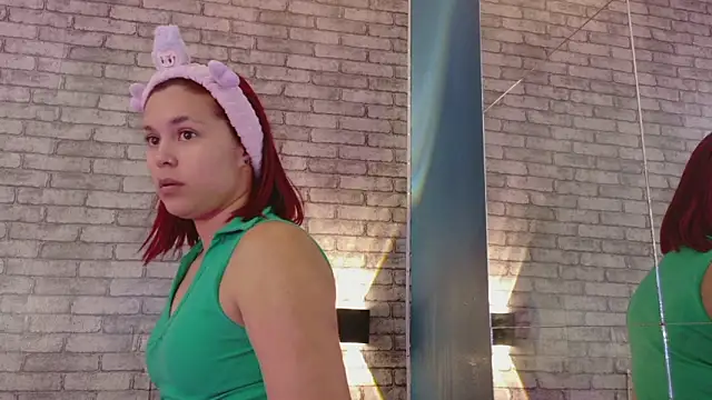 Sophie new25 online show from March 25, 2026, 1:06 pm