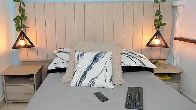 Paulina Lopezz online show from January 29, 2025, 8:25 pm