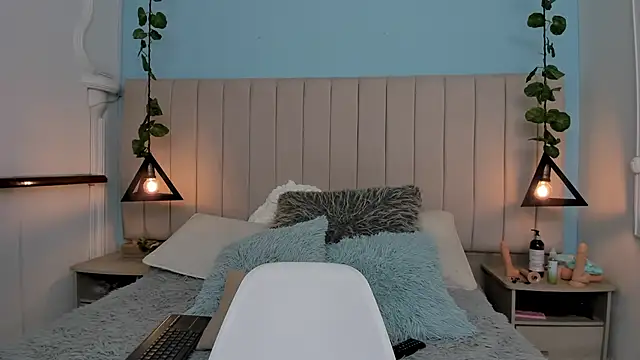 Paulina Lopezz online show from March 13, 2025, 8:43 pm