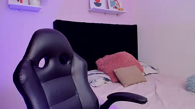 Paulina Lopezz online show from March 23, 2026, 8:02 pm