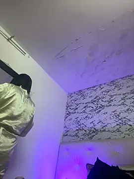 Lili  taylor online show from November 5, 2025, 4:12 am