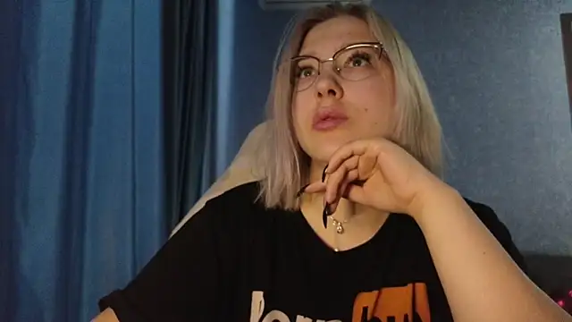 Snapshot of HotBrandyX chatting on November 8, 2025, 4:45 am HotBrandyX online show from November 8, 2025, 4:45 am