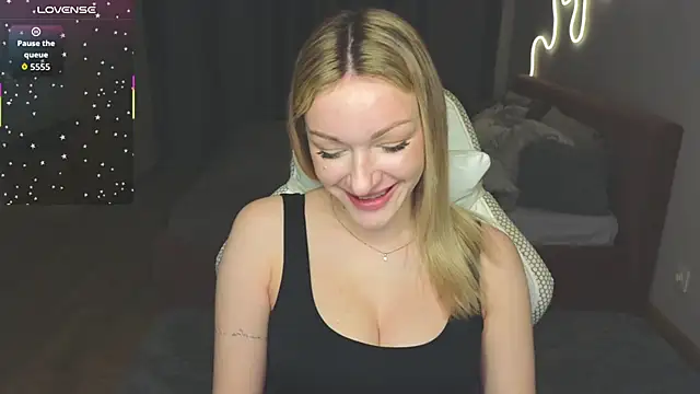 MargaretSweet1 online show from May 12, 2026, 1:14 am