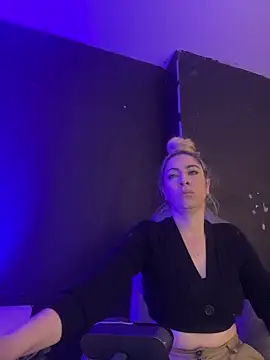 viktoria davis  online show from March 6, 2025, 11:42 pm