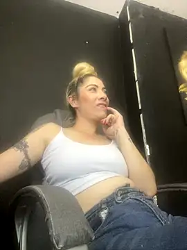 viktoria davis  online show from September 10, 2025, 11:49 pm