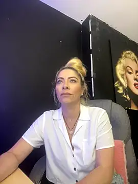 viktoria davis  online show from December 5, 2025, 12:19 am