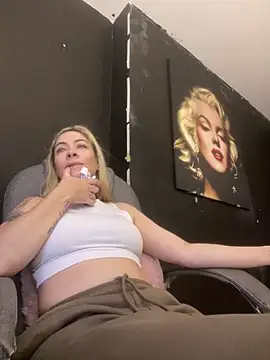 viktoria davis  online show from February 26, 2026, 11:15 pm