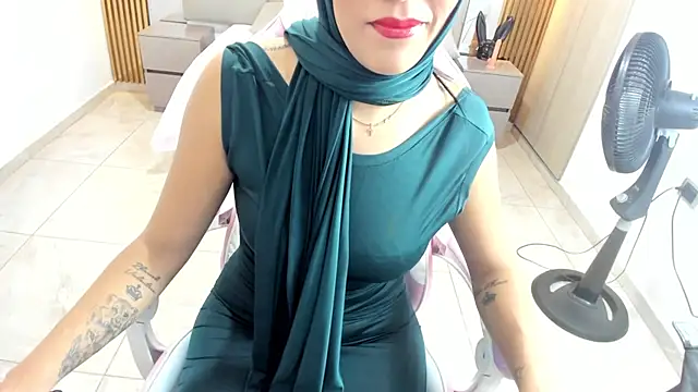 Snapshot of Zulema_hamdi chatting on January 28, 2025, 12:11 pm Zulema hamdi online show from January 28, 2025, 12:11 pm