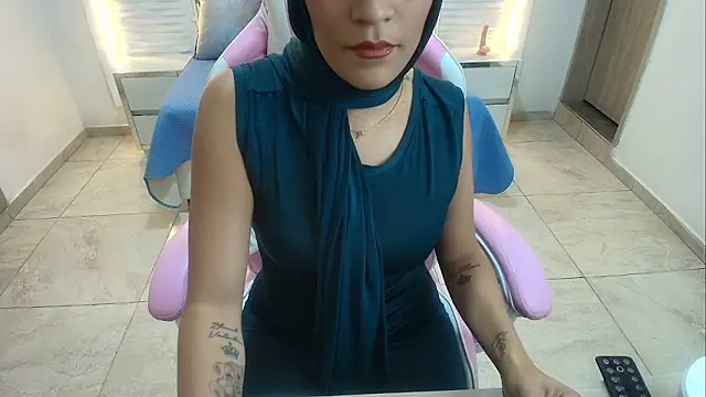 Snapshot of Zulema_hamdi chatting on February 1, 2025, 10:44 pm Zulema hamdi online show from February 1, 2025, 10:44 pm