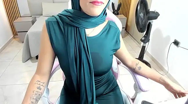 Snapshot of Zulema_hamdi chatting on February 6, 2025, 3:41 pm Zulema hamdi online show from February 6, 2025, 3:41 pm