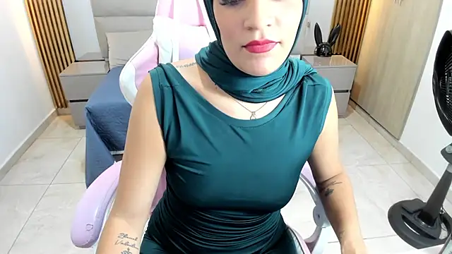 Snapshot of Zulema_hamdi chatting on February 12, 2025, 6:51 pm Zulema hamdi online show from February 12, 2025, 6:51 pm