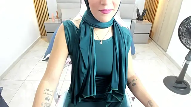 Snapshot of Zulema_hamdi chatting on February 13, 2025, 11:28 am Zulema hamdi online show from February 13, 2025, 11:28 am
