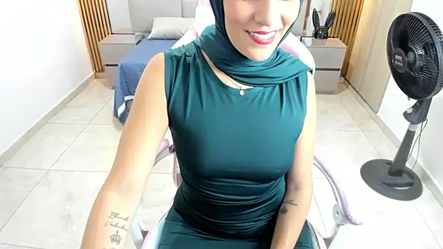 Snapshot of Zulema_hamdi chatting on February 14, 2025, 3:47 pm Zulema hamdi online show from February 14, 2025, 3:47 pm