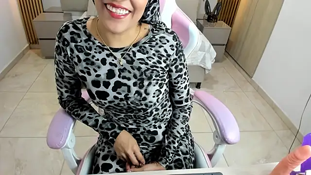 Snapshot of Zulema_hamdi chatting on February 20, 2025, 2:57 pm Zulema hamdi online show from February 20, 2025, 2:57 pm