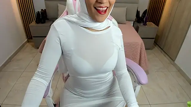 Snapshot of Zulema_hamdi chatting on March 4, 2025, 11:08 am Zulema hamdi online show from March 4, 2025, 11:08 am