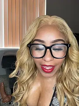 hazelbaby8880 online show from February 12, 2025, 10:04 pm