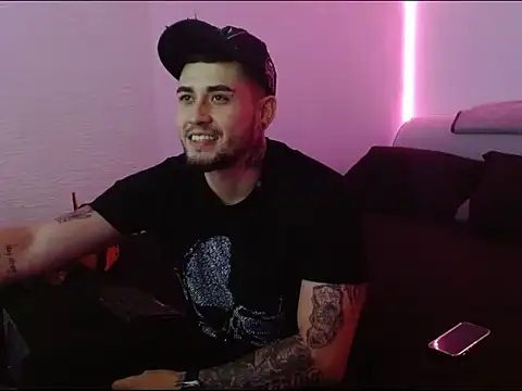 Snapshot of Lliam_2 chatting on January 18, 2025, 2:47 am Lliam 2 online show from January 18, 2025, 2:47 am