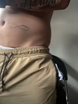 Snapshot of Lliam_2 chatting on January 24, 2025, 10:51 pm Lliam 2 online show from January 24, 2025, 10:51 pm