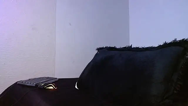 Snapshot of Lliam_2 chatting on September 17, 2025, 5:53 am Lliam 2 online show from September 17, 2025, 5:53 am