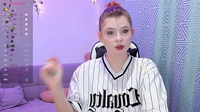 sophie mooreee online show from January 26, 2025, 4:09 pm