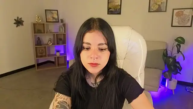 Nicole Foxx  online show from October 30, 2025, 6:19 pm