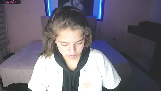 Kitten Cam online show from November 20, 2025, 1:17 am