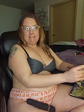 TattedMamaXOXO online show from February 13, 2025, 3:35 pm