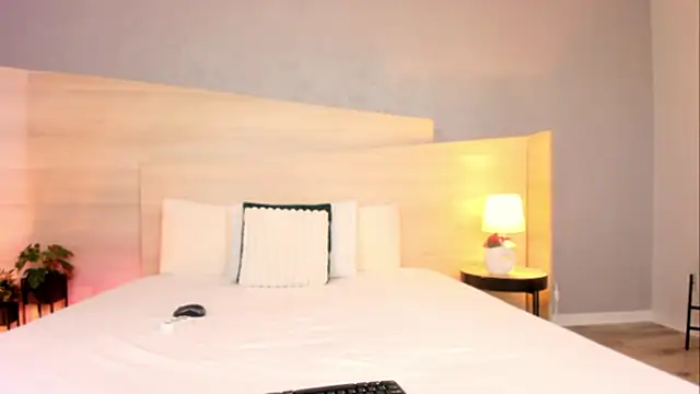 EllaWhiteX online show from June 11, 2026, 5:00 pm