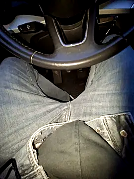 Nzino1983 online show from April 13, 2026, 5:29 pm