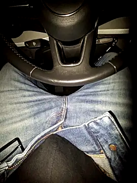 Nzino1983 online show from April 17, 2026, 8:56 pm