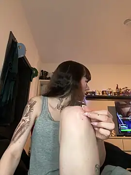 Ciara2004 online show from December 18, 2025, 9:32 pm