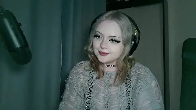 Snapshot of Electro_doll chatting on February 11, 2025, 3:08 pm Electro doll online show from February 11, 2025, 3:08 pm