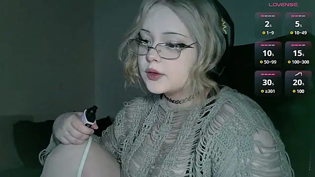 Snapshot of Electro_doll chatting on February 16, 2025, 11:05 am Electro doll online show from February 16, 2025, 11:05 am