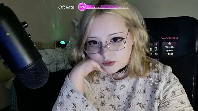 Snapshot of Electro_doll chatting on March 5, 2025, 11:28 am Electro doll online show from March 5, 2025, 11:28 am